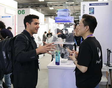 Global crowdfunding partnerships